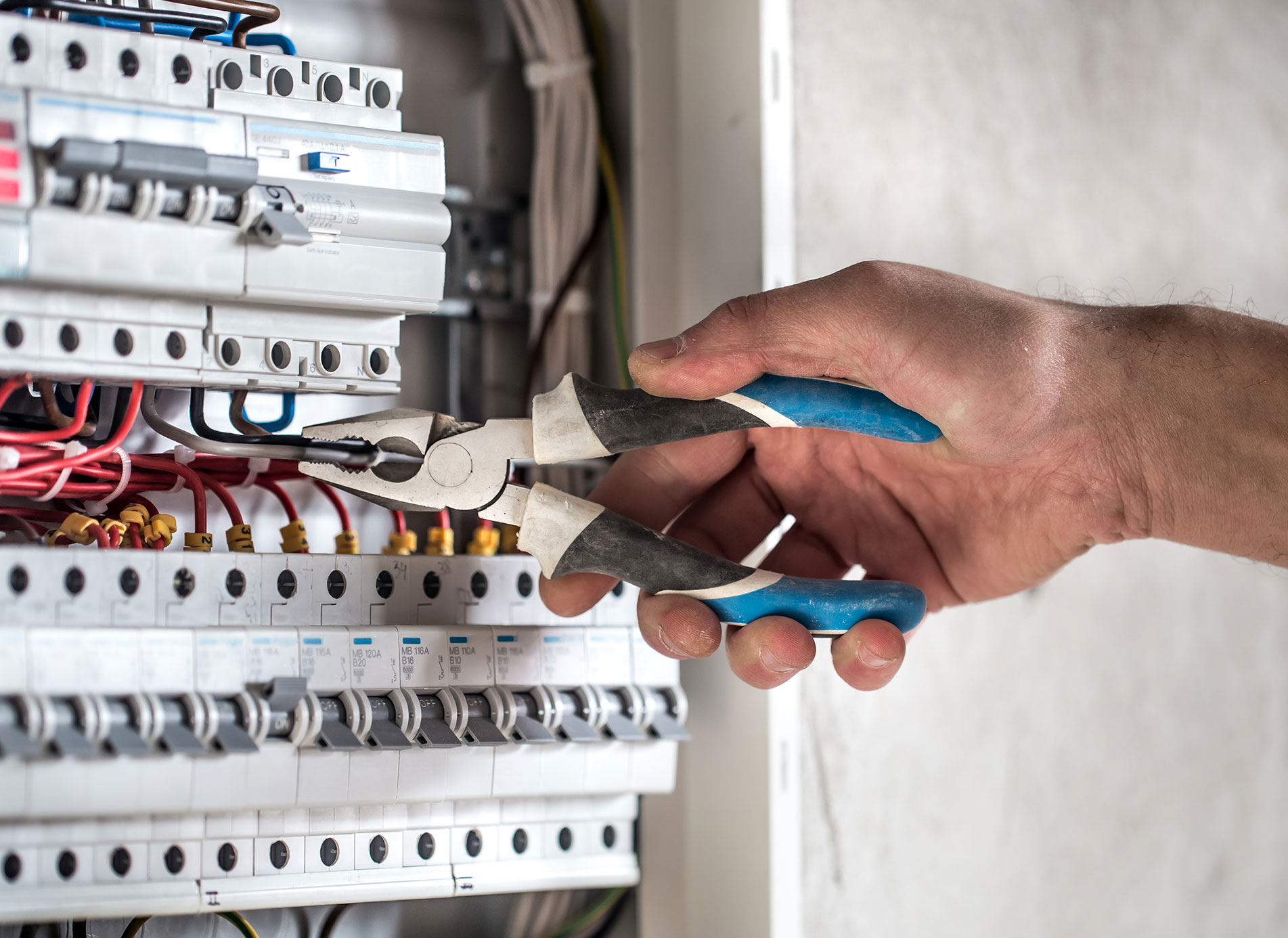 How Much Should You Be Spending on Electrician?